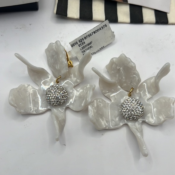 Lele Sadoughi MOTHER OF PEARL SMALL CRYSTAL LILY EARRINGS - Picture 5 of 13